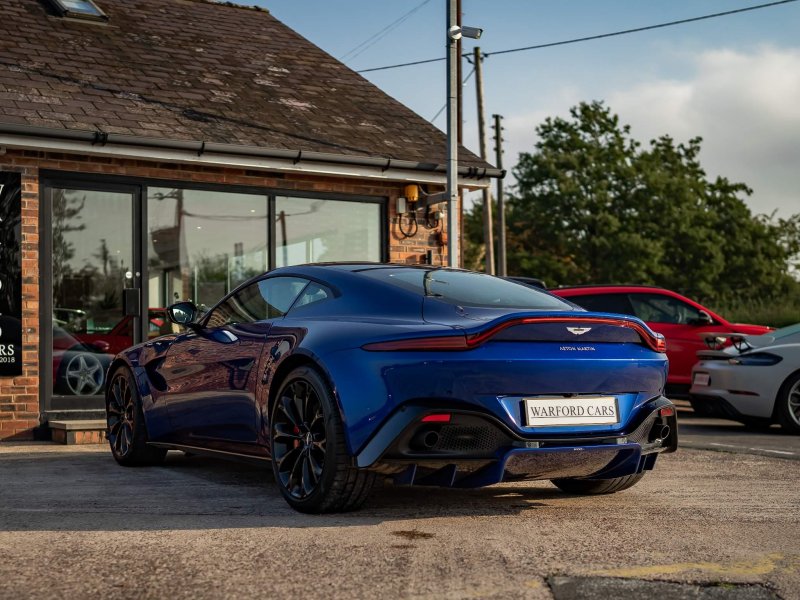 ASTON MARTIN VANTAGE