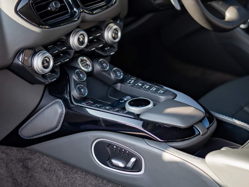 ASTON MARTIN VANTAGE