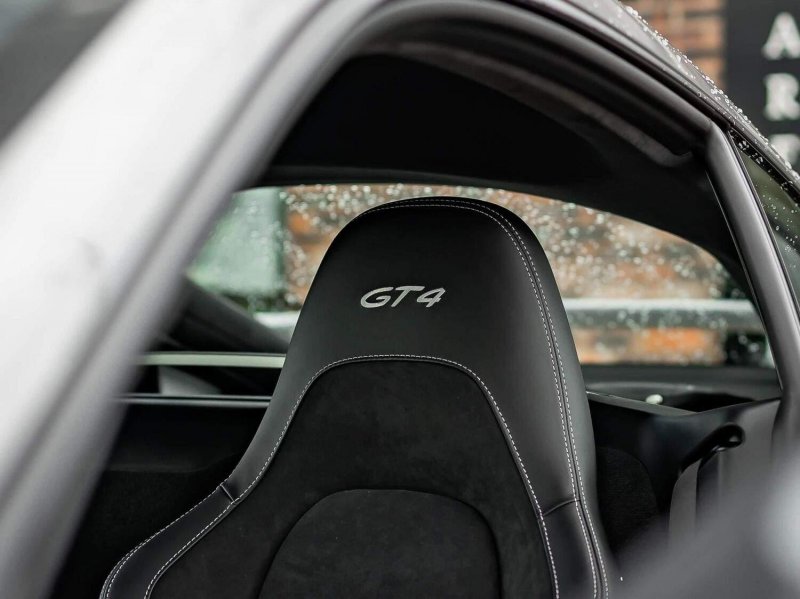 PORSCHE 718