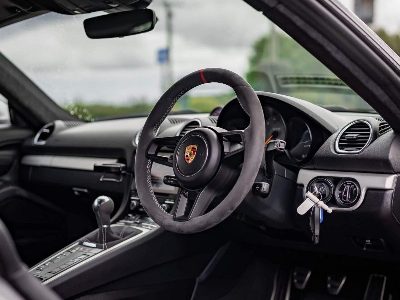 PORSCHE 718
