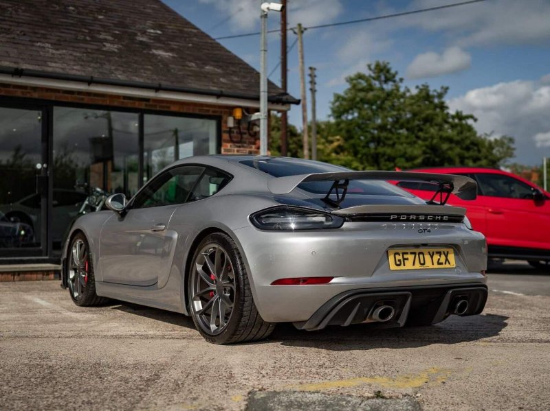 PORSCHE 718