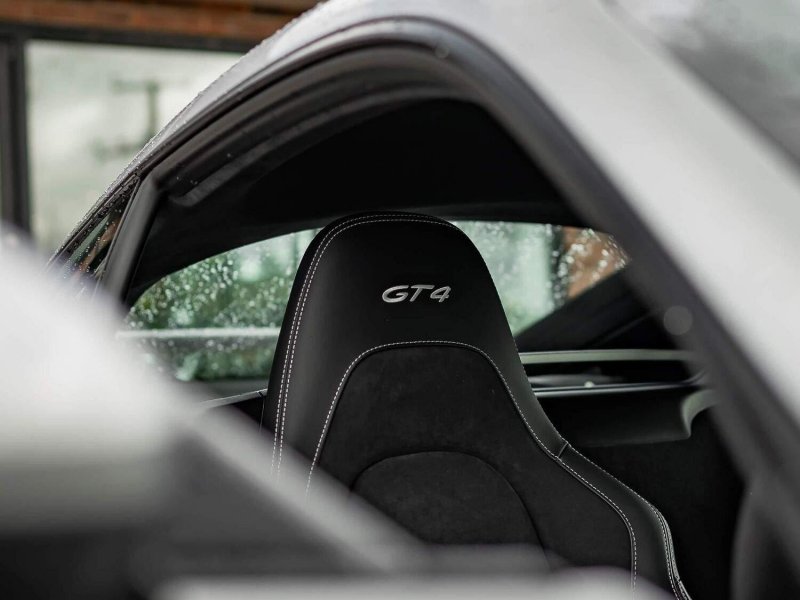 PORSCHE 718