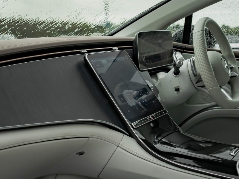 MERCEDES-BENZ EQS