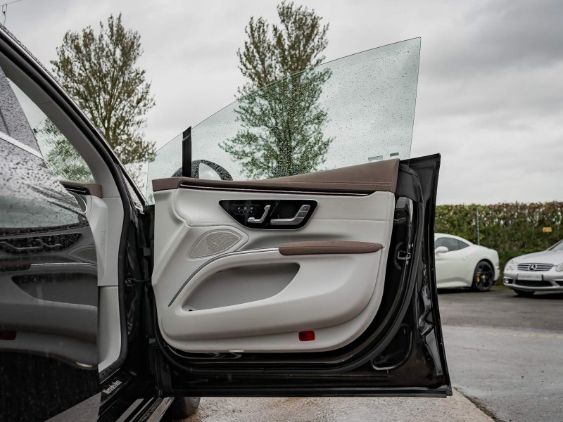 MERCEDES-BENZ EQS