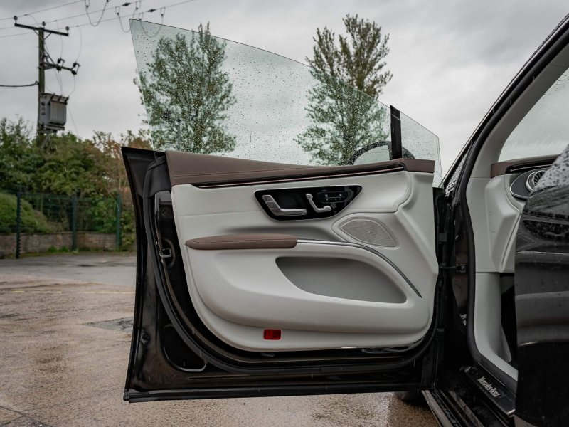 MERCEDES-BENZ EQS