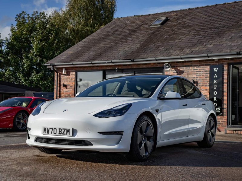 TESLA MODEL 3