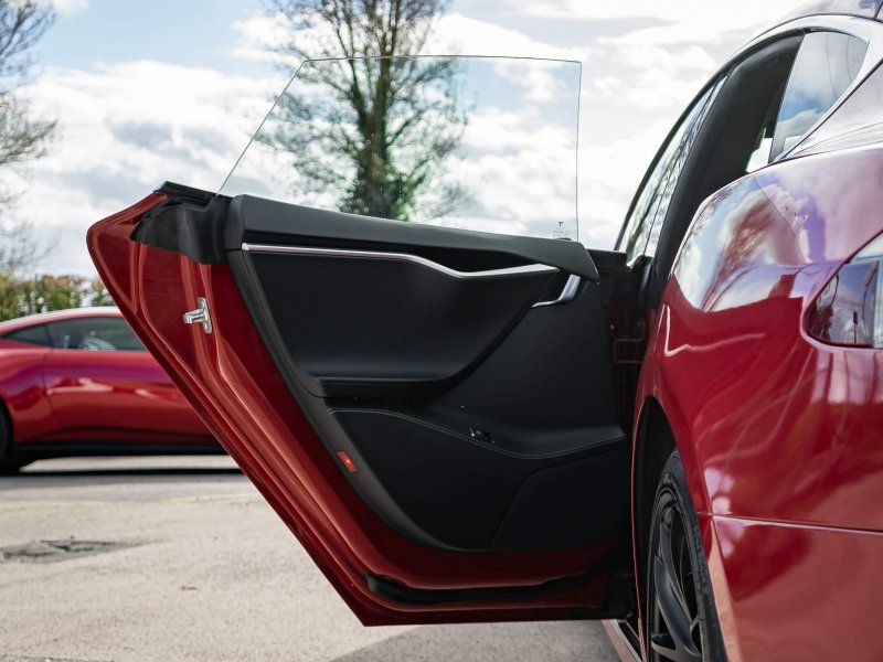 TESLA MODEL S