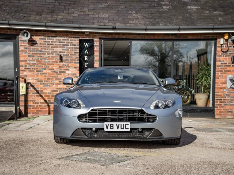ASTON MARTIN VANTAGE