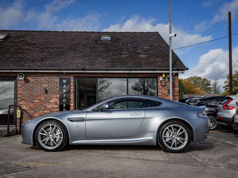 ASTON MARTIN VANTAGE