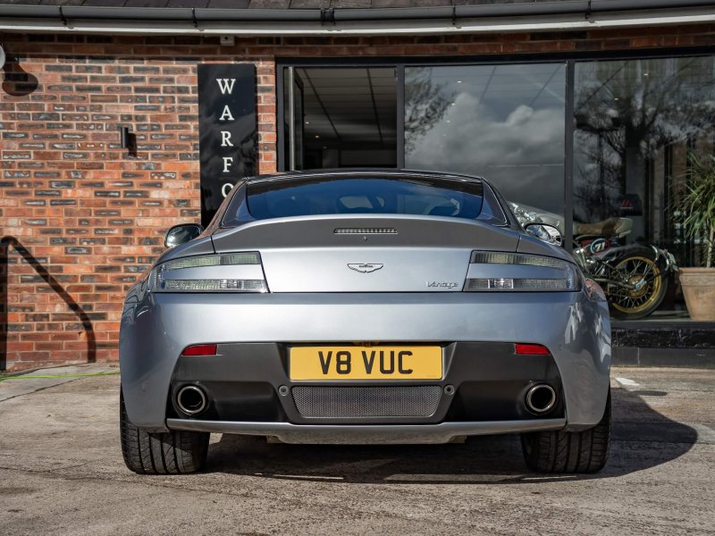 ASTON MARTIN VANTAGE