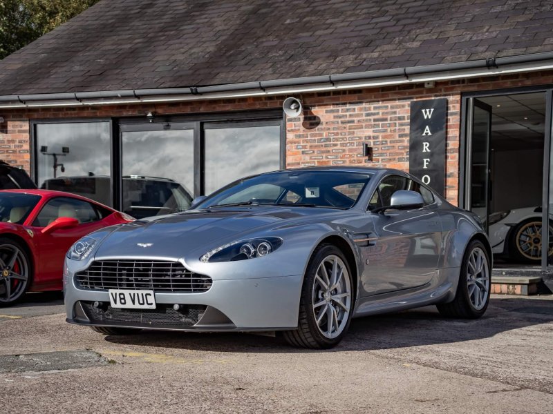 ASTON MARTIN VANTAGE