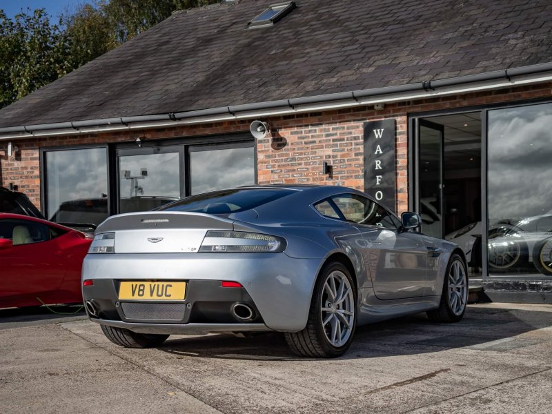 ASTON MARTIN VANTAGE