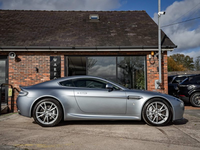 ASTON MARTIN VANTAGE