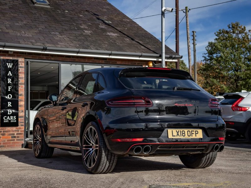 PORSCHE MACAN