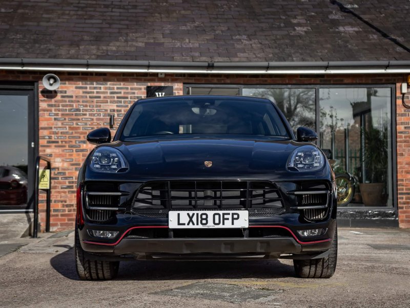 PORSCHE MACAN