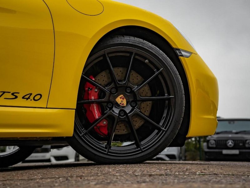 PORSCHE 718