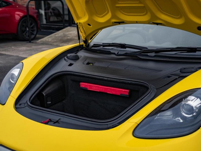 PORSCHE 718