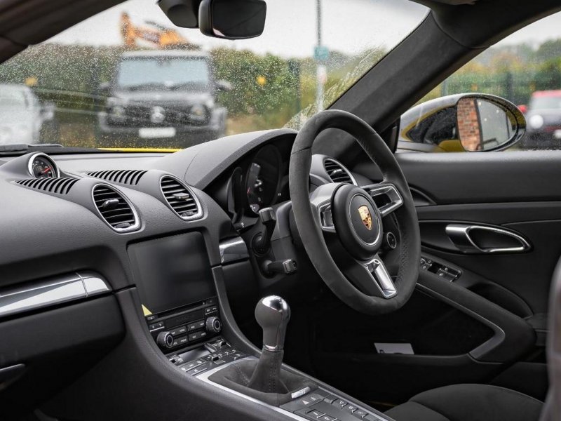 PORSCHE 718