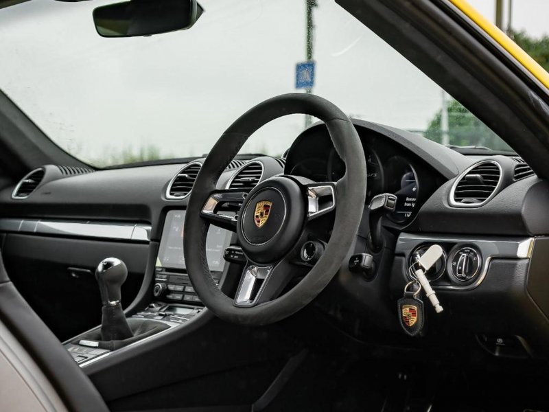 PORSCHE 718