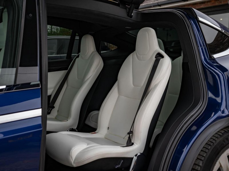 TESLA MODEL X