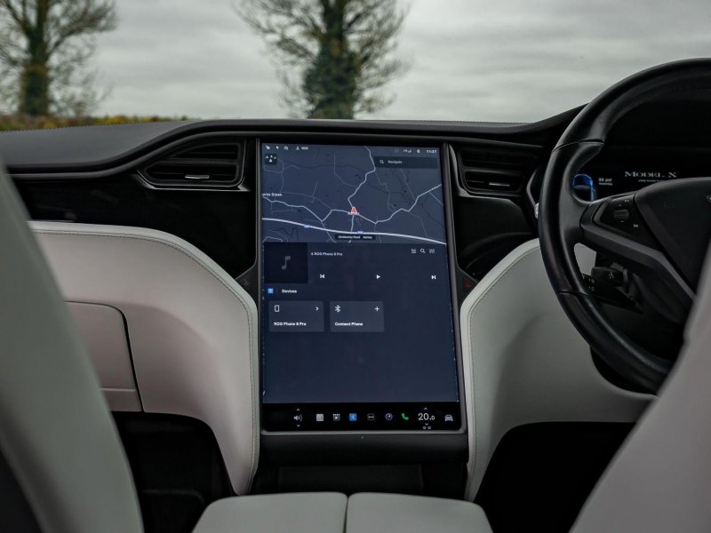 TESLA MODEL X