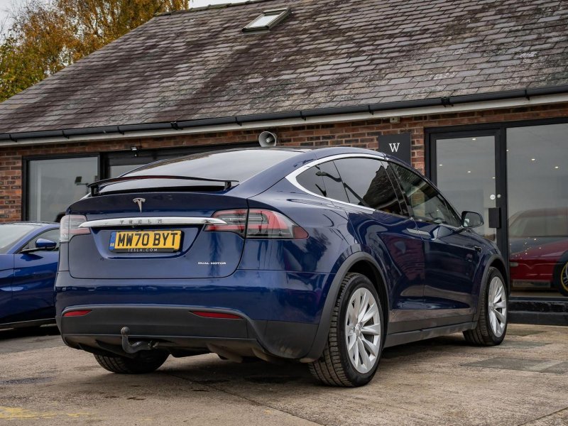 TESLA MODEL X
