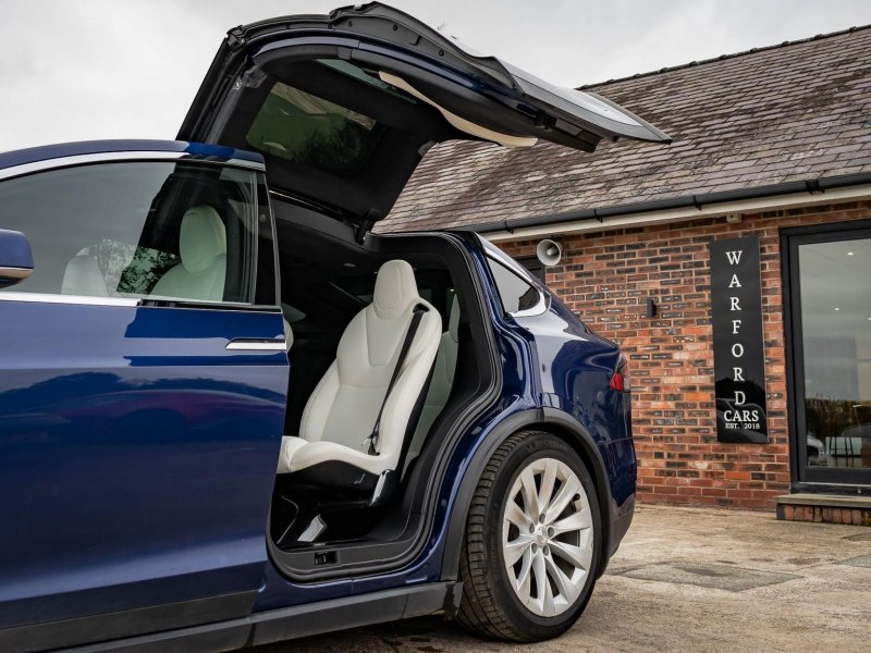 TESLA MODEL X