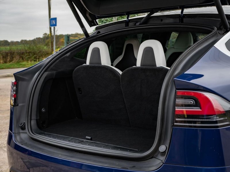 TESLA MODEL X