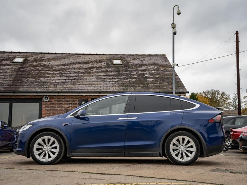 TESLA MODEL X