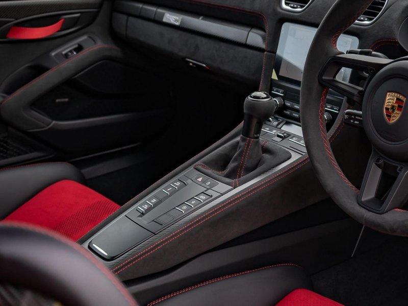 PORSCHE 718 SPYDER