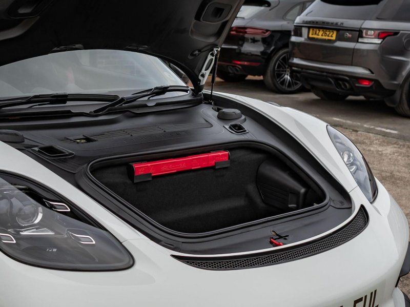 PORSCHE 718 SPYDER