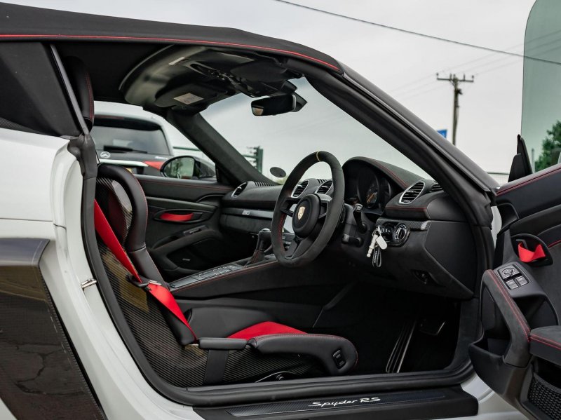 PORSCHE 718 SPYDER