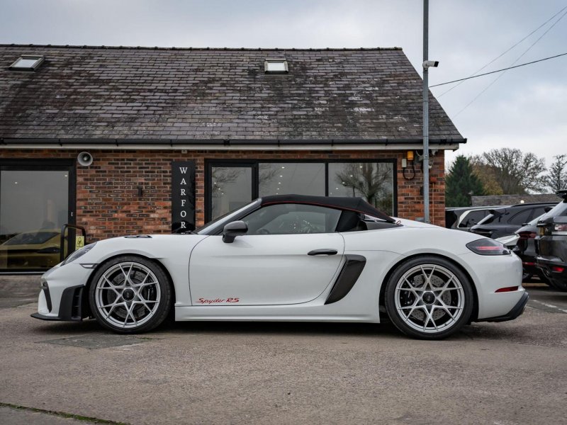 PORSCHE 718 SPYDER