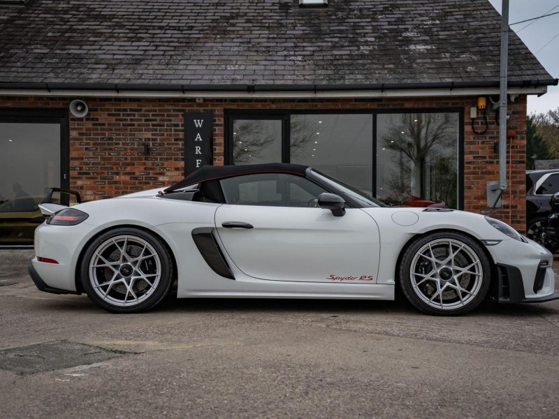 PORSCHE 718 SPYDER