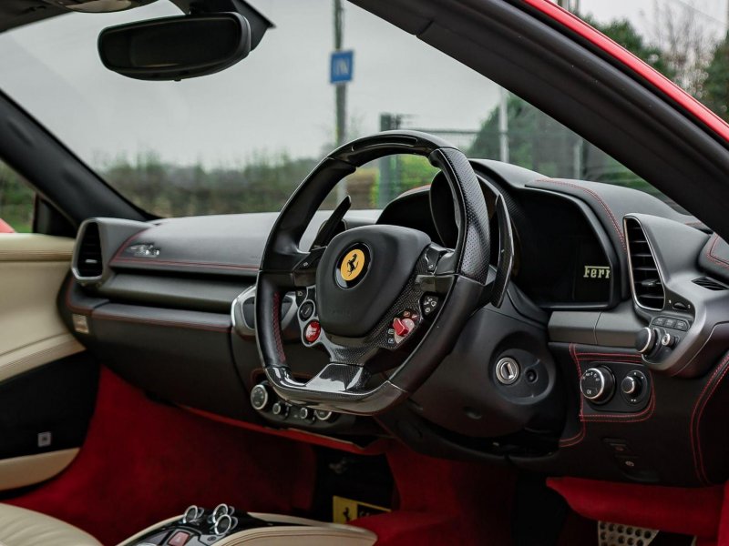 FERRARI 458