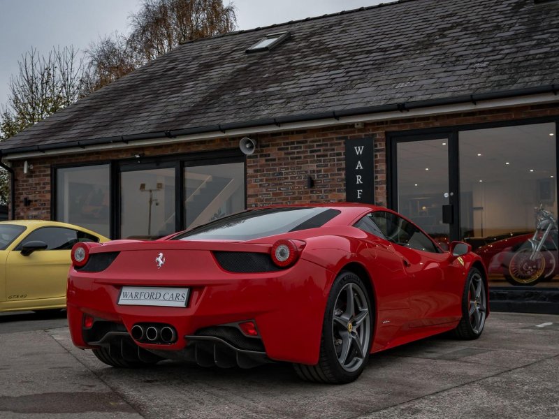 FERRARI 458