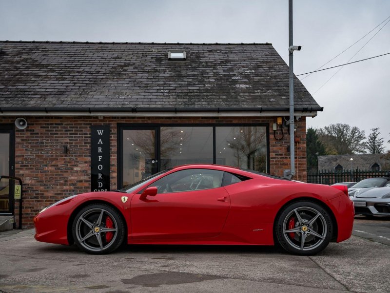 FERRARI 458