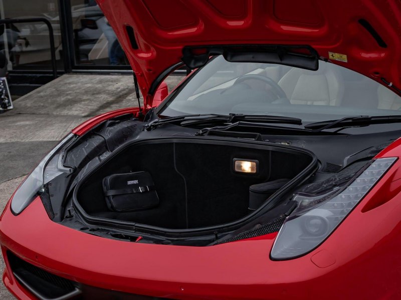 FERRARI 458