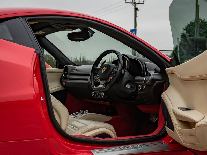 FERRARI 458