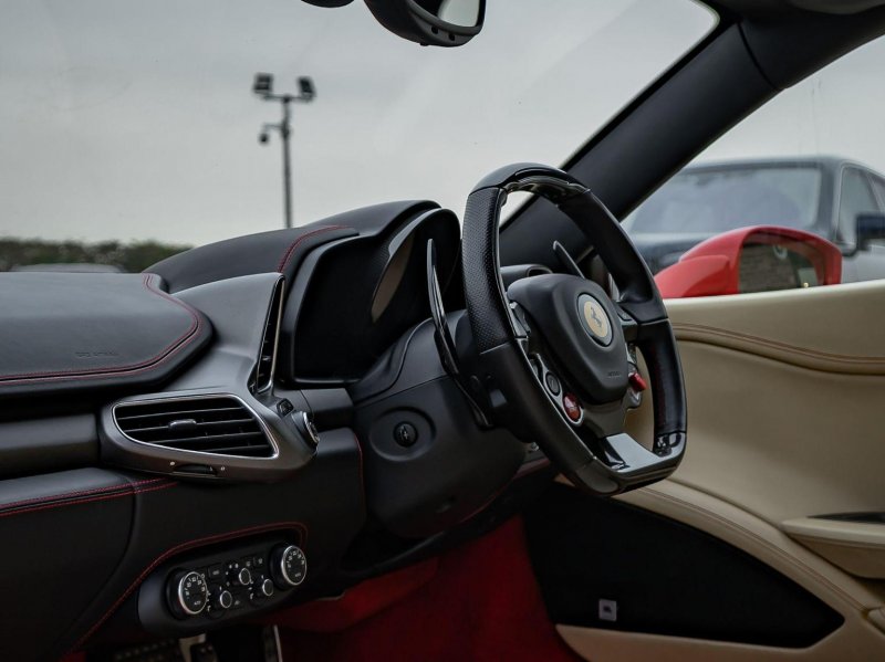 FERRARI 458