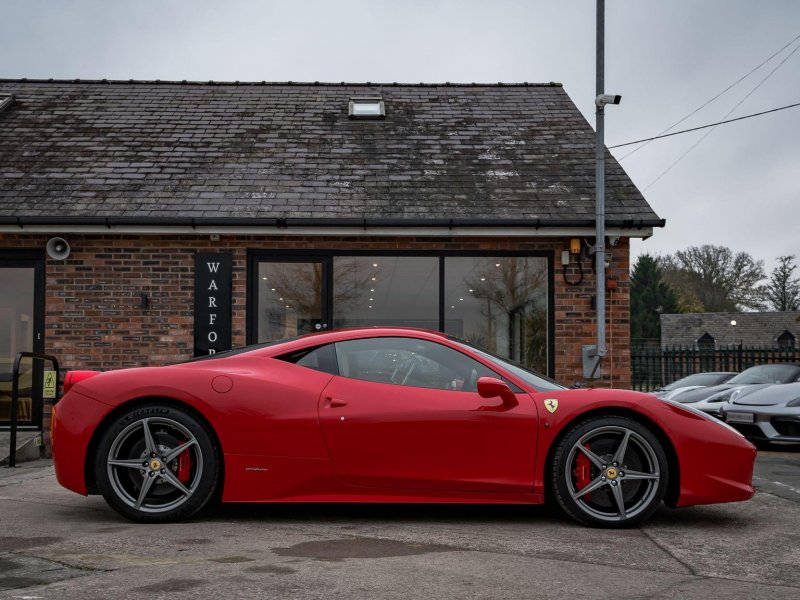 FERRARI 458