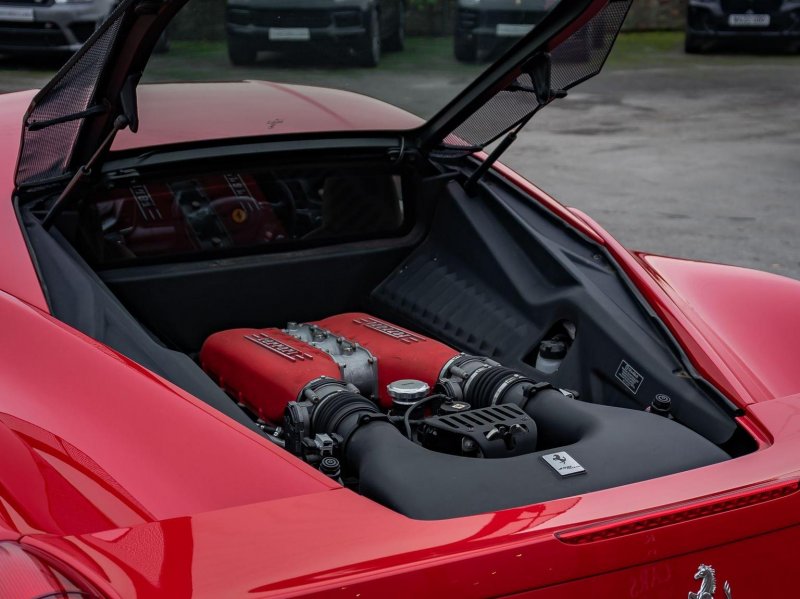 FERRARI 458