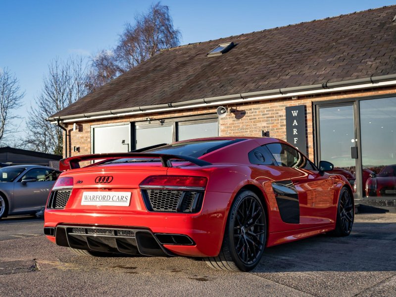 AUDI R8