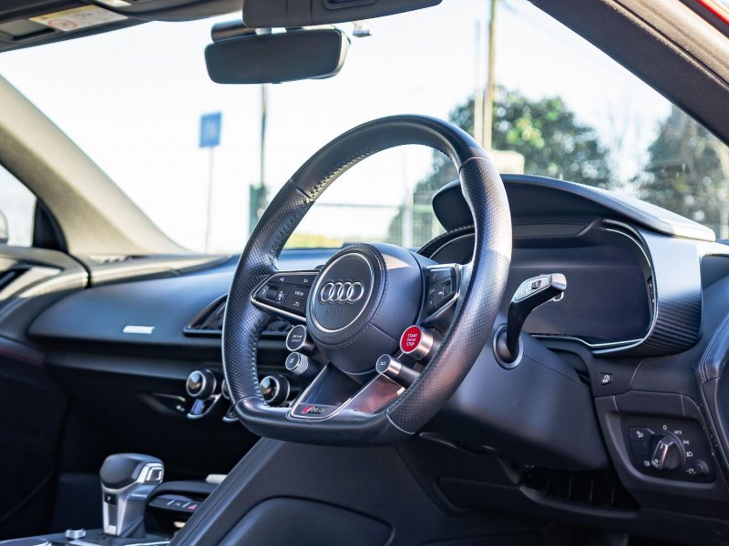 AUDI R8