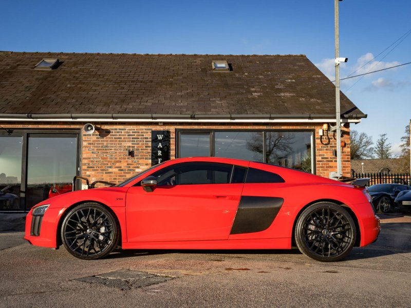 AUDI R8