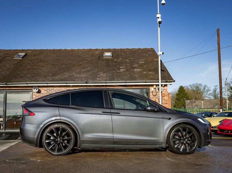 TESLA MODEL X