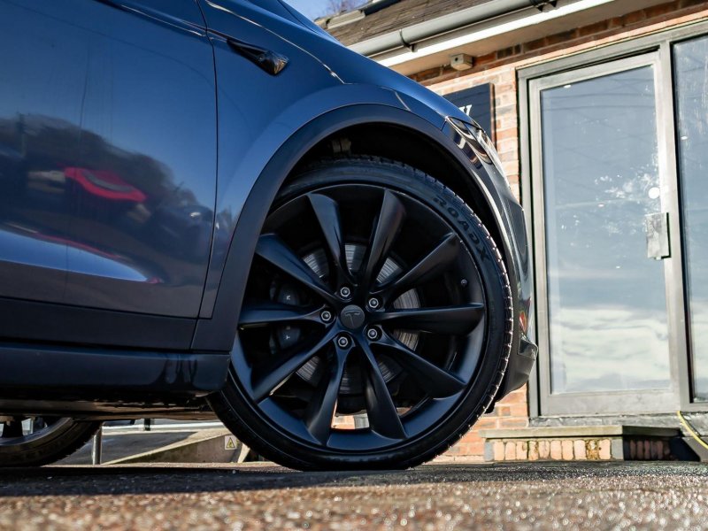 TESLA MODEL X