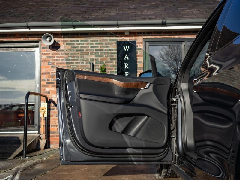 TESLA MODEL X