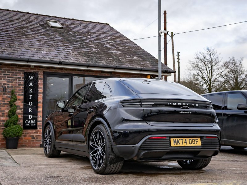 PORSCHE MACAN