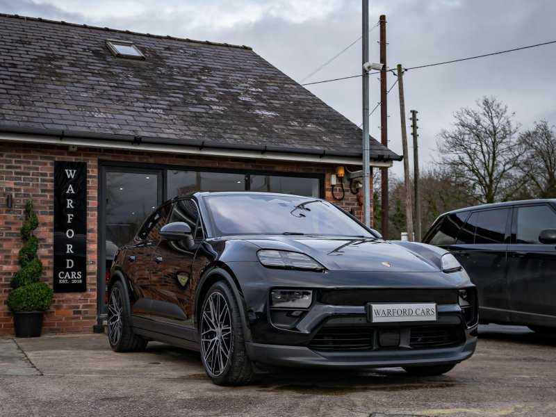 PORSCHE MACAN